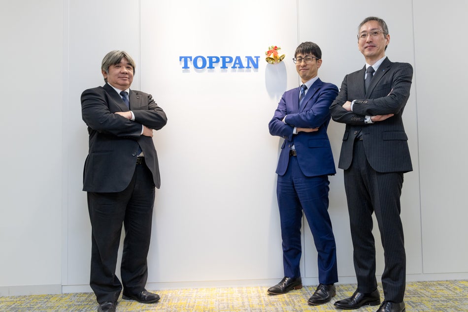 写真左側 : 猪股 久紀 氏、真ん中 : 福芳 寛 氏、右側 : 石井 一成 氏